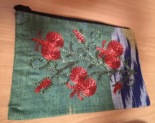 2 neceseres de tela bordados flores
