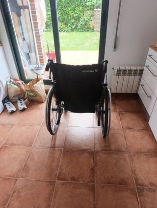 Silla de ruedas casi nueva