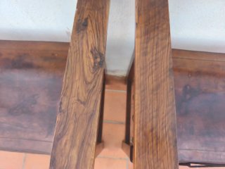 Sillas antiguas de cuero y madera