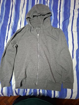 Sudadera gris con cremallera Talla L