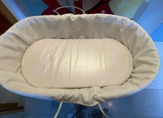Moisés Cesta Mimbre con Soporte