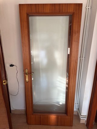 Puertas de madera maciza oscura