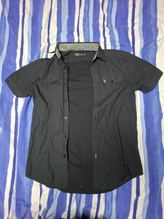 Camisa XOYEET negra estampada