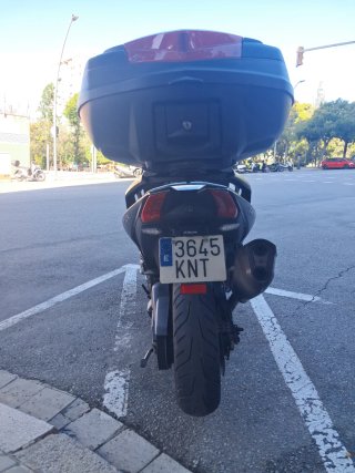 Yamaha T-Max Maxi Scooter Negra/Gris