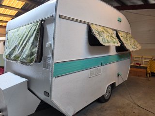 Caravana con ficha verde