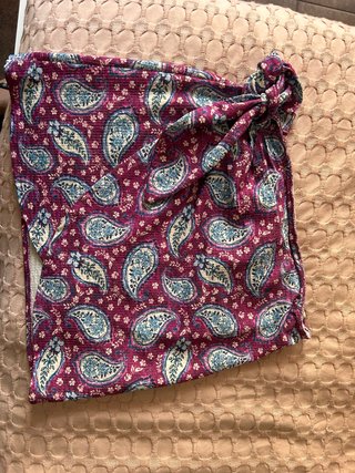 Pañuelo estampado paisley morado y azul