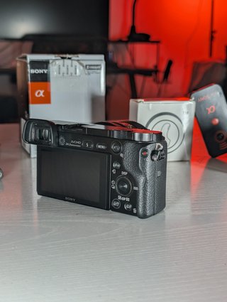 Sony Alpha A6000 + Objetivo Canon FD 50mm