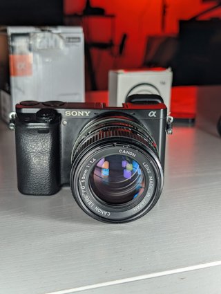 Sony Alpha A6000 + Objetivo Canon FD 50mm