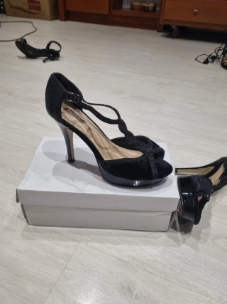 Zapatos de tacón negros