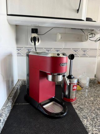 Cafetera DeLonghi Dedica