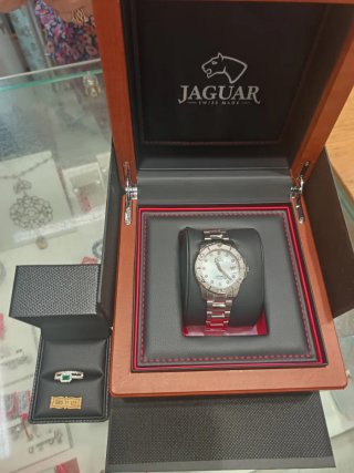Se vende reloj marca jaguar y anillo de oro mujer
