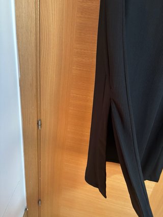 Vestido largo negro con hombreras