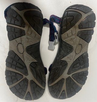 Sandalias Neak Peak Cierre