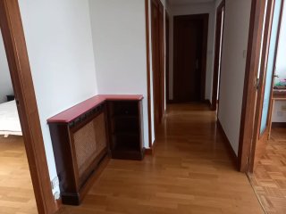 Mueble de pasillo madera y rejilla