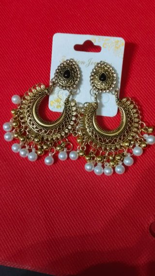 Pendientes dorados con perlas estilo Boho-chic