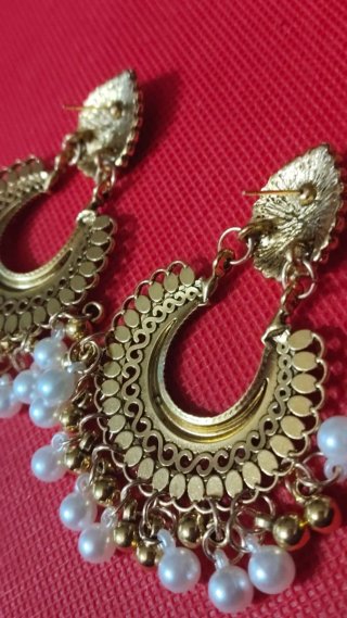 Pendientes dorados con perlas estilo Boho-chic