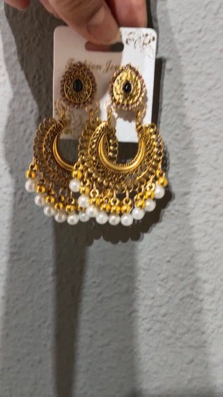 Pendientes dorados con perlas estilo Boho-chic