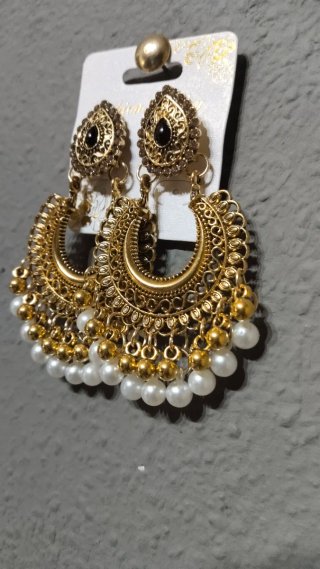 Pendientes dorados con perlas estilo Boho-chic