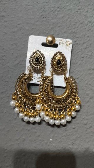Pendientes dorados con perlas estilo Boho-chic