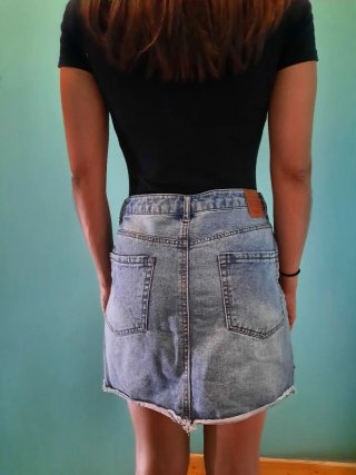 Falda vaquera corta bordada