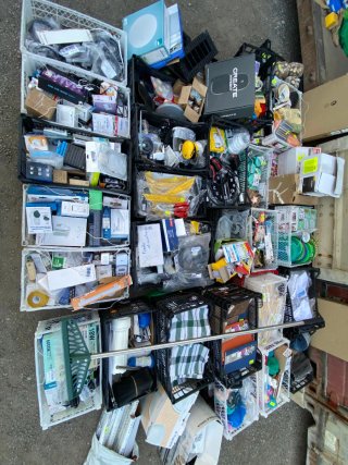 Palet herramientas eléctronica y bazar