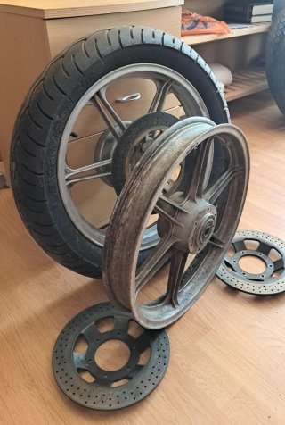 2 Llantas Ducati Pantah 500 con 3 discos