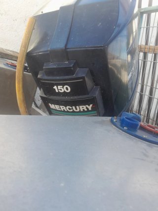 Barca de 6 metros con motor Mercury  150 y remolqu