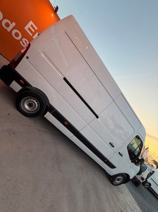 Nissan NV400 2021
