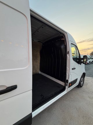 Nissan NV400 2021