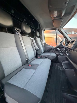 Nissan NV400 2021