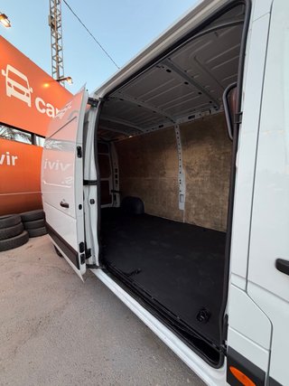 Nissan NV400 2021