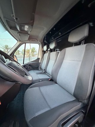 Nissan NV400 2021