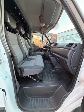 Nissan NV400 2021