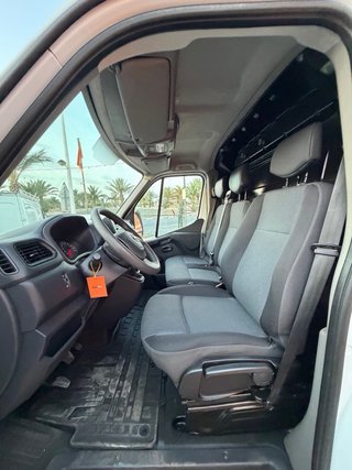 Nissan NV400 2021
