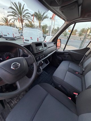 Nissan NV400 2021