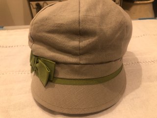 Gorra verde claro con lazo verde