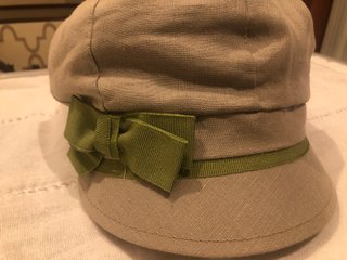 Gorra verde claro con lazo verde