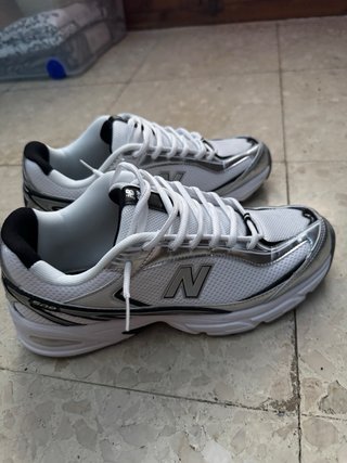 New Balance 509 Plata y Blanco