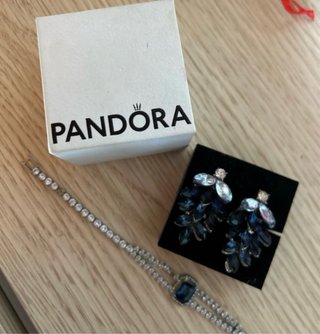 Pulsera y pendientes PANDORA plateados y azules