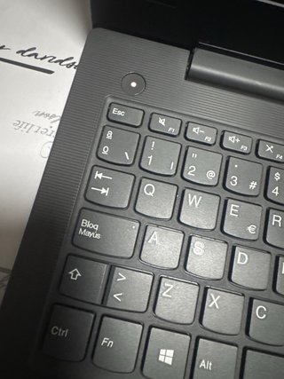 Portátil Lenovo para piezas i3 6ª Gen pantalla rot