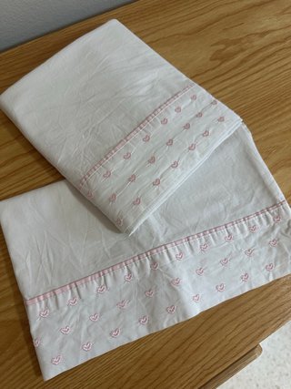 Juego de sábanas cuna corazones rosa