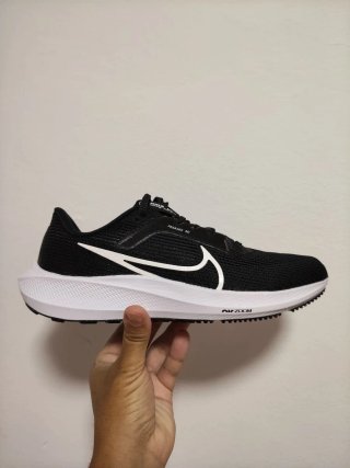 T42,5 Nike Air Zoom Pegasus 40 negras