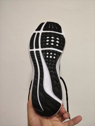 T42,5 Nike Air Zoom Pegasus 40 negras
