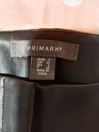 Pantalón efecto piel Primark negro