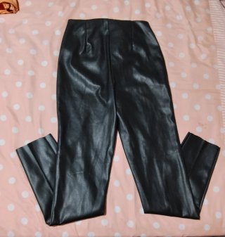 Pantalón efecto piel Primark negro