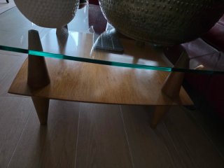 Mesa auxiliar cristal y madera cerezo