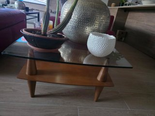 Mesa auxiliar cristal y madera cerezo