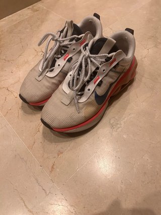 Sudaderas y zapatillas