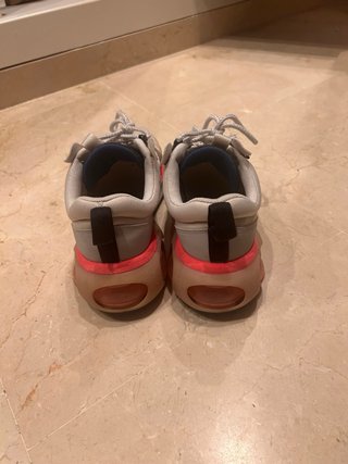 Sudaderas y zapatillas