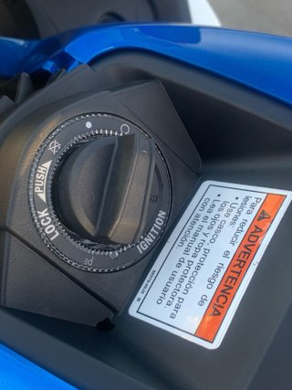Suzuki GSXR 125 Azul/Blanco